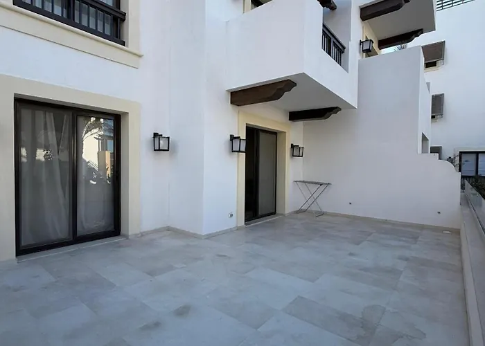 Ancient Sands 1br Pool View Хургада
